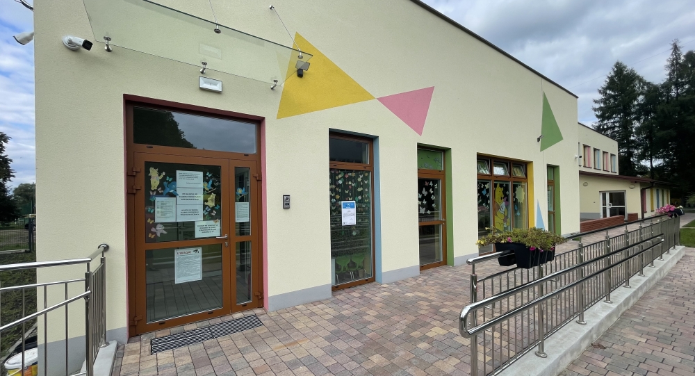 Wygląd budynku Klubu Dziecięcego "Puchatek" w Kaniowie - zdjęcie startowe strony internetowej